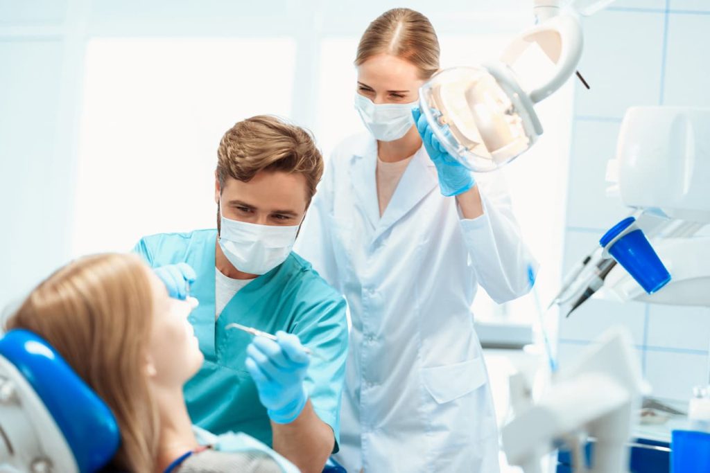 ایمپلنت دندان