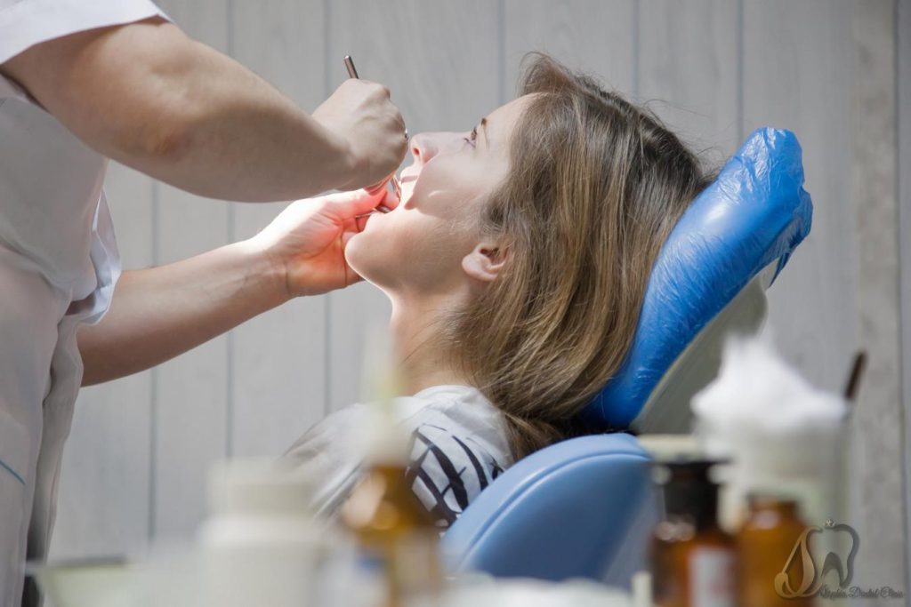 فرو بردن خون و ترشحات در حین درمان های دندانپزشکی در ماه رمضان