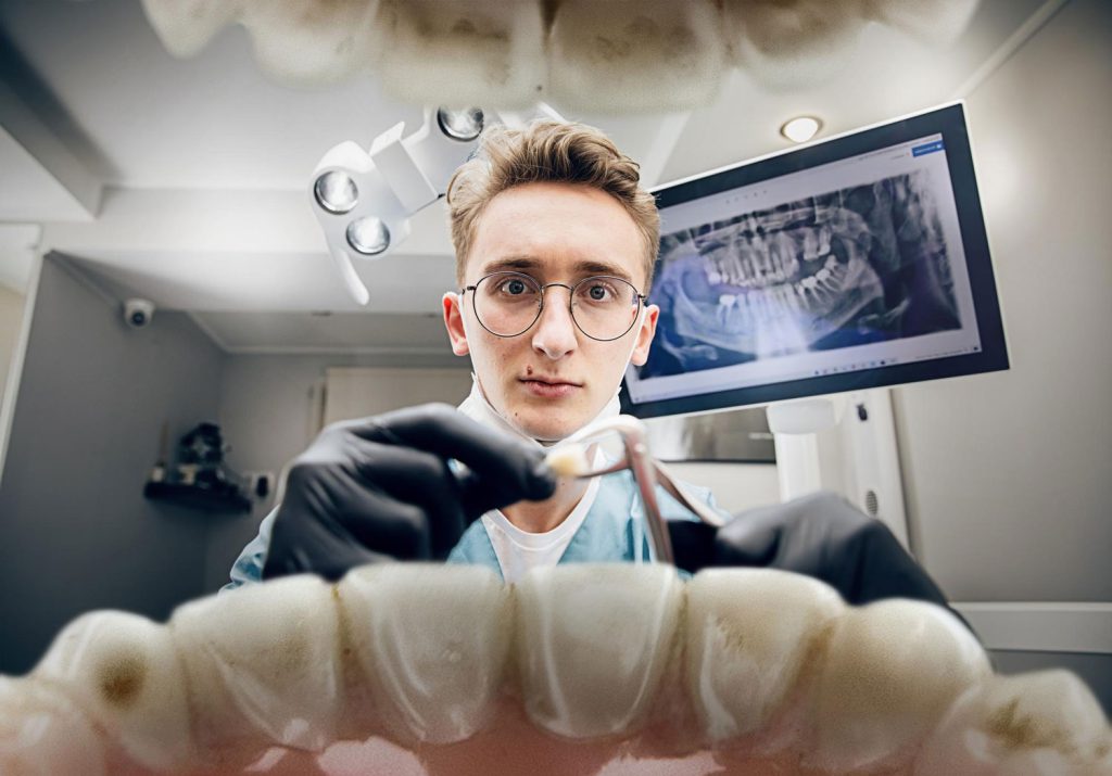 عکس شاخص دلایل عصب کشی دندان