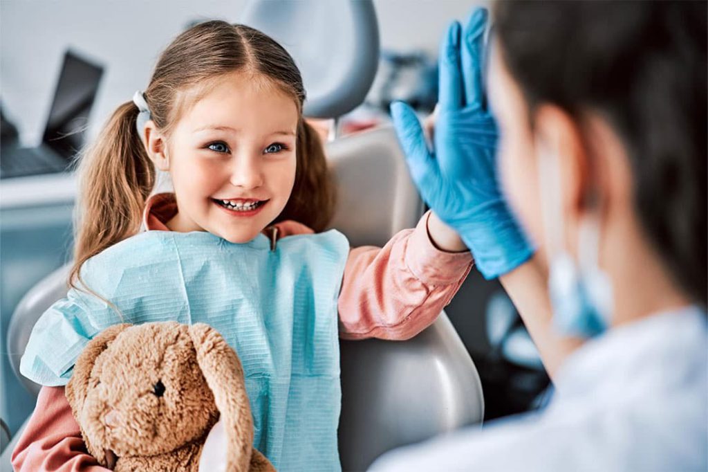 دندانپزشکی کودکان باید چه خصوصیاتی داشته باشد؟
